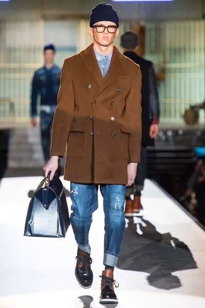 Look 12